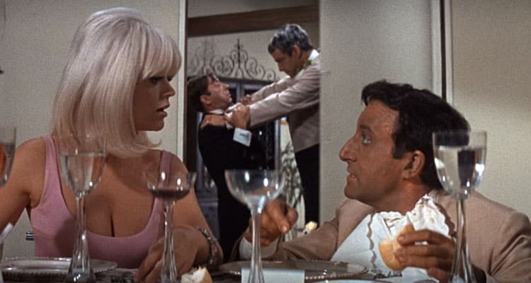 devotudoaocinema.com.br - "Um Convidado Bem Trapalhão", de Blake Edwards