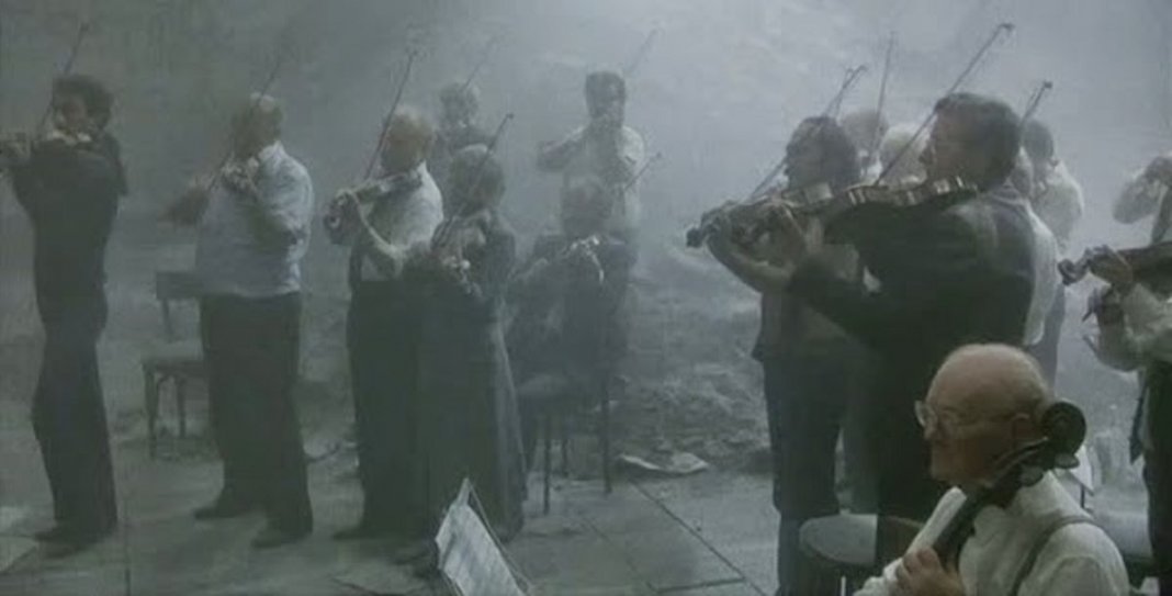 A analogia perfeita de Fellini em “Ensaio de Orquestra” (1978)