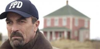 “Crimes no Paraíso”, de Robert Harmon, com TOM SELLECK