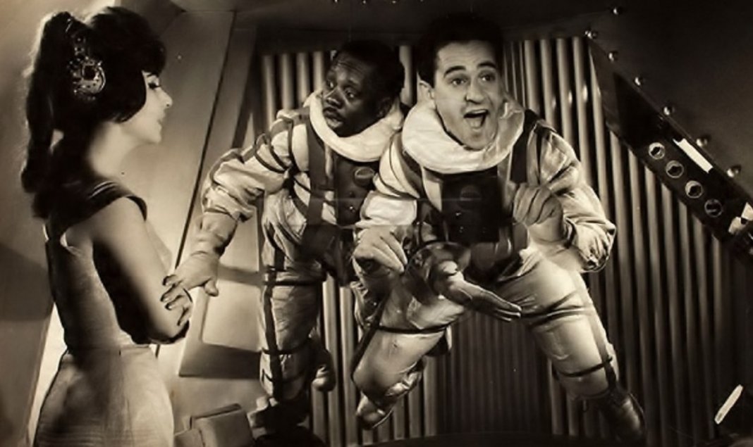 “Os Cosmonautas”, de Victor Lima, com GRANDE OTELO e RONALD GOLIAS
