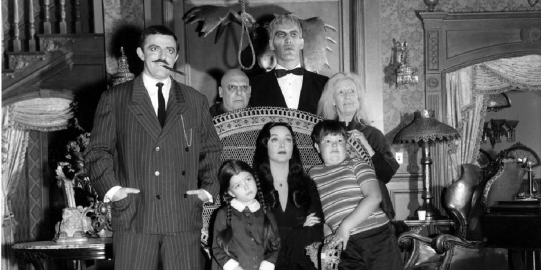 Crítica nostálgica da clássica série “A Família Addams” (1964-1966)
