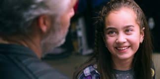 Crítica de “Procura-se um Pai”, de Javier Colinas, na NETFLIX