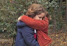 Crítica de “Pequena Mamãe”, de Céline Sciamma, na HBO MAX Crítica de “Pequena Mamãe”, de Céline Sciamma, na HBO MAX